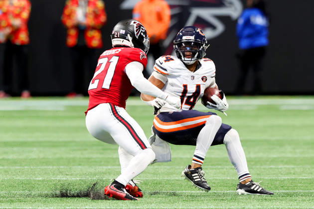 ATLANTA, GA - OCTOBER 18: Mike Hughes (21) of the Atlanta Falcons pressures Kalif Raymond (14) of the Chicago Bears during the Sunday afternoon NFL, American Football Herren, USA game between the Atlanta Falcons and the Chicago Bears on October 18, 2026 at the Mercedes-Benz Stadium in Atlanta, GA. (Photo by David J. Griffin Icon Sportswire) NFL: OCT 18 Bears at Falcons EDITORIAL USE ONLY Icon9532610180255