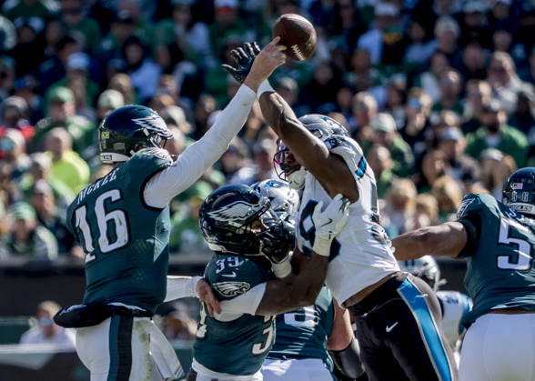 October 18, 2026, Philadelphia, Pa, USA: Oct 18, 2026; Philadelphia, PA, USA; Philadelphia Eagles quarterback Tanner McKee (16) gets his arm hit as he s trying to throw a pass during the NFL, American Football Herren, USA football matchup between the Carolina Panthers and Philadelphia Eagles at Lincoln Financial Field. Mandatory Credit: -Cal Media Philadelphia USA - ZUMAcs17 20261018_faf_cs17_015 Copyright: xScottxSeriox