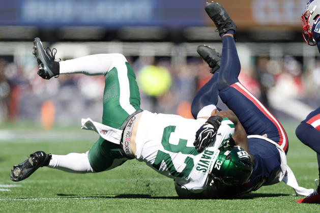 New York Jets running back Isaiah Davis, left, is taken down by New England Patriots linebacker Dre mont Jones during the first half at Gillette Stadium in Foxborough, Massachusetts on Sunday, October 18, 2026.  BOP20261018003 CJxGUNTHER