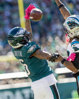 Philadelphia Eagles wide receiver DeVonta Smith (6) catches a pass at the 30 yard line followed by Carolina Panthers cornerback Will Lee III (24) for a first down in the first quarter of NFL, American Football Herren, USA action at Lincoln Financial Field in Philadelphia, Pennsylvania on Sunday, October 18, 2016.  PHI20261018008 LAURENCExKESTERSON