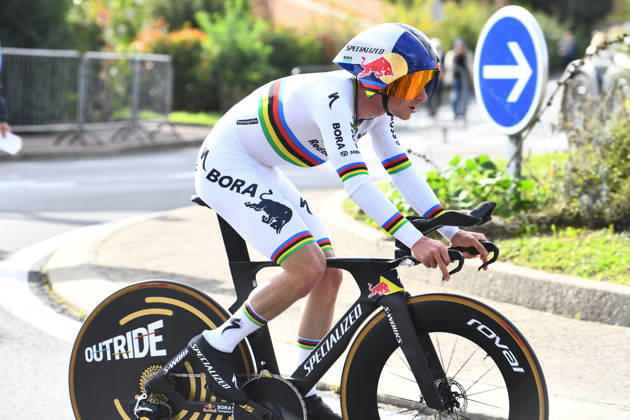 Sport Bilder des Tages Remco Evenepoel Competes In The Chrono Des Nations Red Bull Bora Hansgrohe rider Remco Evenepoel competes in the Chrono des Nations in Les Herbiers, France, on October 18, 2026. Les Herbiers Pays de La Loire France  Copyright: xRonanxHoussinx originalFilename:houssin-remcoeve261018_nprdo.jpg