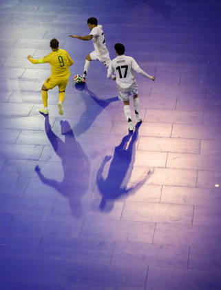Feature, Kampf um den Ball, (l-r) Justinas Zagurskas (LIT), Matias Block (GER), Kim Herterich (GER), Aktion, Zweikampf. Futsal WM-Qualifikationsspiel Deutschland - Litauen 4:2, am 18.10.2026 in Mülheim an der Ruhr Deutschland. Westenergie Sporthalle