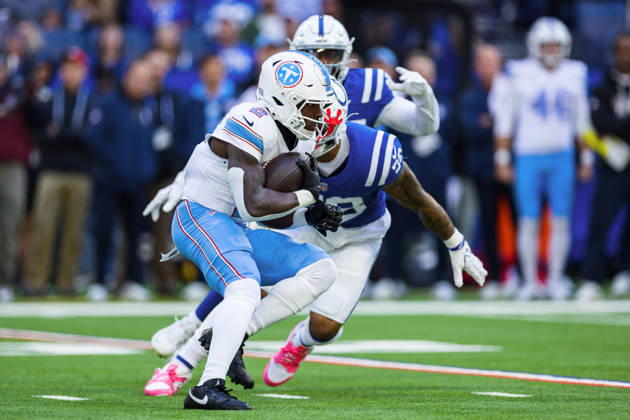 Oct 18, 2026; Indianapolis, IN, USA; Tennessee Titans running back Tyjae Spears (2) runs with the ball during NFL, American Football Herren, USA game action against the Indianapolis Colts at Lucas Oil Stadium. Mandatory Credit: -Cal Media NFL 2026: Titans Vs Colts OCT 18  - ZUMAc04_ 20261018_zma_c04_028 Copyright: xJohnxMersitsx