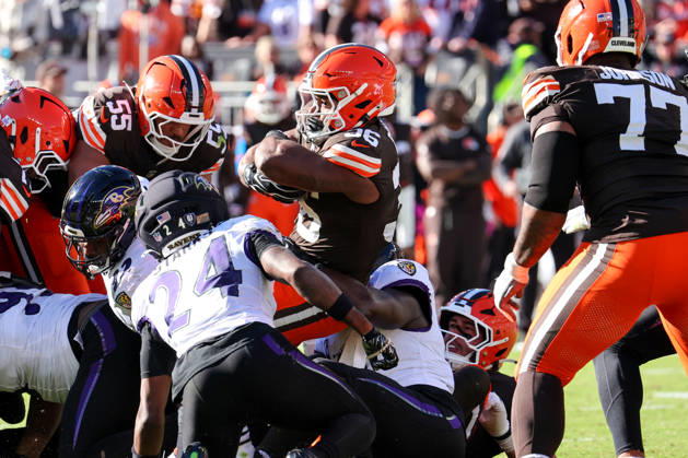 CLEVELAND, OH - OCTOBER 18: Cleveland Browns running back Audric Estime (36) carries the football during the fourth quarter of the National Football League game between the Baltimore Ravens and Cleveland Browns on October 18, 2026, at Huntington Bank Field in Cleveland, OH. (Photo by Frank Jansky Icon Sportswire) NFL, American Football Herren, USA OCT 18 Ravens at Browns EDITORIAL USE ONLY Icon261018028