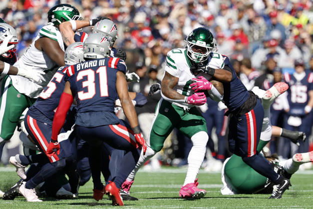 FOXBOROUGH, MA - OCTOBER 18: Braelon Allen 0 of the New York Jets carries during a game between the New England Patriots and the New York Jets on October 18, 2026, at Gillette Stadium in Foxborough, Massachusetts. (Photo by Fred Kfoury III Icon Sportswire) NFL, American Football Herren, USA OCT 18 Jets at Patriots EDITORIAL USE ONLY Icon482261018004