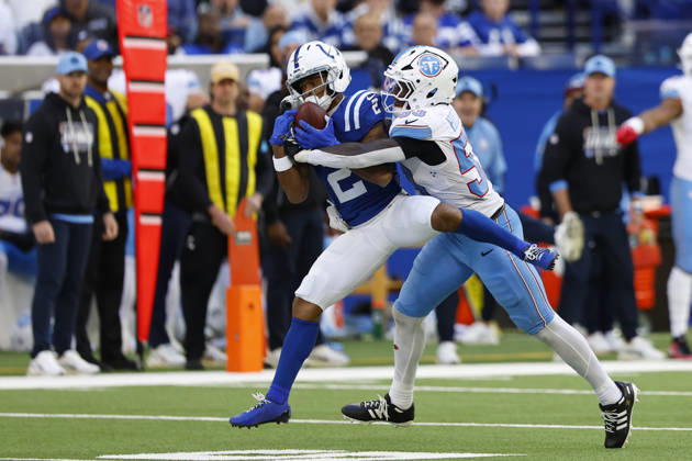INDIANAPOLIS, IN - OCTOBER 18: Indianapolis Colts wide receiver Josh Downs (2) makes the catch in the second half of play during a NFL, American Football Herren, USA game between the Tennessee Titans and the Indianapolis Colts on October 18, 2026 at Lucas Oil Stadium at Indianapolis, IN. (Photo by Jeffrey Brown Icon Sportswire) NFL: OCT 18 Titans at Colts EDITORIAL USE ONLY Icon101826050