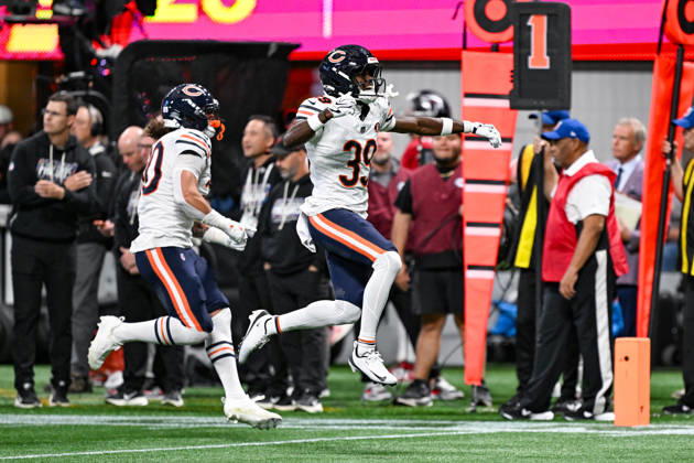 ATLANTA, GA - OCTOBER 18: Chicago cornerback Josh Blackwell (39) celebrates during the NFL, American Football Herren, USA game between the Chicago Bears and the Atlanta Falcons on October 18th, 2026 at Mercedes-Benz Stadium in Atlanta, GA. (Photo by Rich von Biberstein Icon Sportswire) NFL: OCT 18 Bears at Falcons EDITORIAL USE ONLY Icon261018034