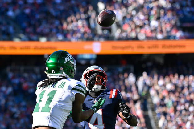 Oct 18, 2026; Foxborough, MA, USA; New York Jets wide receiver Omar Cooper Jr makes a catch against New England Patriots safety Craig Woodson (4) for a touchdown during the second half at Gillette Stadium. Mandatory Credit: -Cal Media Foxborough USA - ZUMAc04_ 20261018_zma_c04_063 Copyright: xEricxCanhax