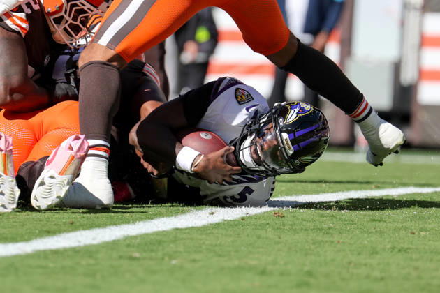 CLEVELAND, OH - OCTOBER 18: Baltimore Ravens quarterback Tyler Huntley (5) is tackled short of the goal line during the first quarter of the National Football League game between the Baltimore Ravens and Cleveland Browns on October 18, 2026, at Huntington Bank Field in Cleveland, OH. (Photo by Frank Jansky Icon Sportswire) NFL, American Football Herren, USA OCT 18 Ravens at Browns EDITORIAL USE ONLY Icon261018048