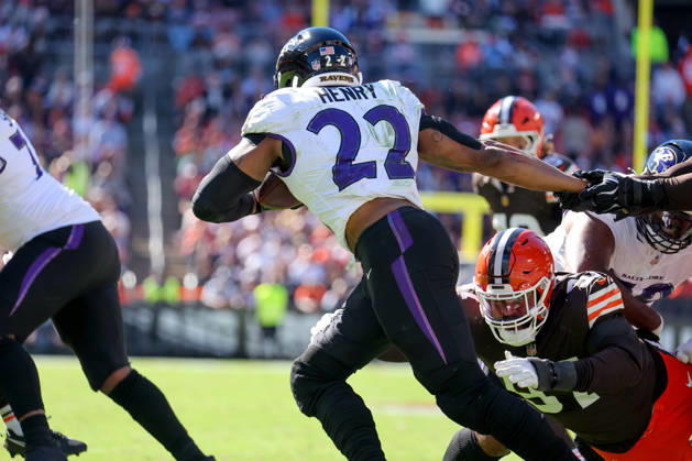 CLEVELAND, OH - OCTOBER 18: Baltimore Ravens running back Derrick Henry (22) carries the football during the second quarter of the National Football League game between the Baltimore Ravens and Cleveland Browns on October 18, 2026, at Huntington Bank Field in Cleveland, OH. (Photo by Frank Jansky Icon Sportswire) NFL, American Football Herren, USA OCT 18 Ravens at Browns EDITORIAL USE ONLY Icon261018050