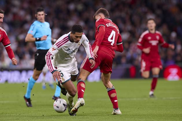 October 18, 2026, Madrid, Spain: Jude Bellingham (Real Madrid CF) and Kike Salas (Sevilla FC) are seen in action during the LaLiga EA SPORTS 2026 2027 match between Real Madrid CF and Sevilla FC..Final score: Real Madrid CF 4-1 Sevilla FC. Madrid Spain - ZUMAs197 20261018_aaa_s197_226 Copyright: xFedericoxTitonex