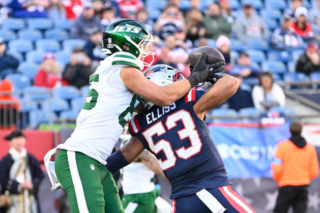 Oct 18, 2026; Foxborough, MA, USA; New England Patriots linebacker Christian Elliss (53) breaks up a pass to New York Jets tight end Mason Taylor (85) during the second half at Gillette Stadium. Mandatory Credit: -Cal Media Foxborough USA - ZUMAc04_ 20261018_zma_c04_037 Copyright: xEricxCanhax