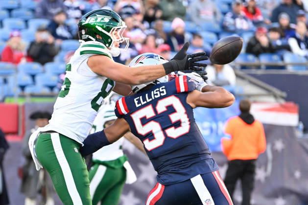 Oct 18, 2026; Foxborough, MA, USA; New England Patriots linebacker Christian Elliss (53) breaks up a pass to New York Jets tight end Mason Taylor (85) during the second half at Gillette Stadium. Mandatory Credit: -Cal Media Foxborough USA - ZUMAc04_ 20261018_zma_c04_033 Copyright: xEricxCanhax