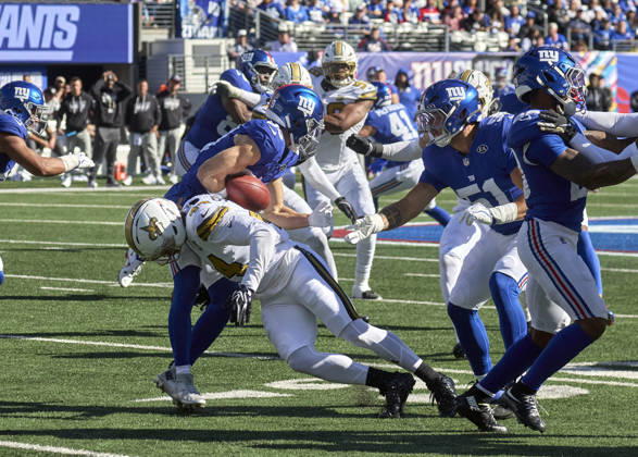New York Giants kick returner Charlie Jones (89) is hit by New Orleans Saints linebacker Isaiah Stalbird (44) and fumbles during a NFL, American Football Herren, USA game at MetLife Stadium in East Rutherford, New Jersey. CSM NFL 2026: Saints Vs Giants SEP 13  - ZUMAc04_ 20261018_zma_c04_156 Copyright: xDuncanxWilliamsx