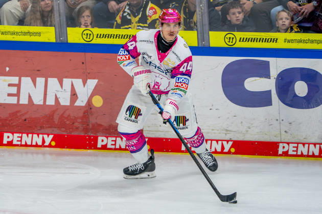 18.10.2026, xkkux, Eishockey, DEL, Krefeld Pinguine - Eisbären Berlin, Saison 2026 27, YAYLA-Arena Krefeld: Brandon Davidson (Eisbären Berlin 44) Nordrhein-Westfahlen Deutschland