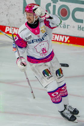 18.10.2026, xkkux, Eishockey, DEL, Krefeld Pinguine - Eisbären Berlin, Saison 2026 27, YAYLA-Arena Krefeld: Torjubel nach dem Tor durch Torschütze Markus Vikingstad (Eisbären Berlin 37) Nordrhein-Westfahlen Deutschland