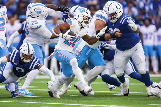 Oct 18, 2026; Indianapolis, IN, USA; Tennessee Titans running back Tony Pollard (20) runs with the ball during NFL, American Football Herren, USA game action against the Indianapolis Colts at Lucas Oil Stadium. Mandatory Credit: -Cal Media Indianapolis USA - ZUMAc04_ 20261018_zma_c04_022 Copyright: xJohnxMersitsx