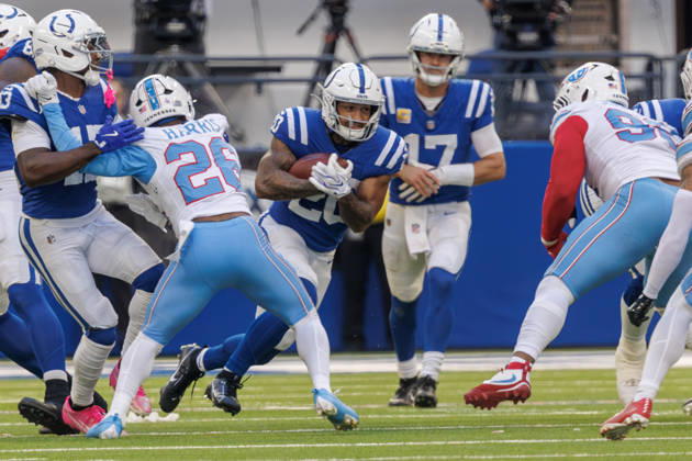 October 18, 2026, Indianapolis, Indiana, U.S: Indianapolis Colts running back Seth McGowan (20) carries the ball during the game between the Tennessee Titans and the Indianapolis Colts at Lucas Oil Stadium, Indianapolis, Indiana. NFL, American Football Herren, USA 2026 Titans 26-20 Colts  - ZUMAs304 20261018_zaf_s304_052 Copyright: xScottxStuartx