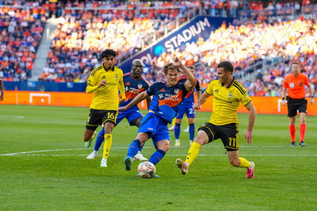 October 18, 2026, Cincinnati, Ohio, USA: FC Cincinnati forward Tom Barlow (16) takes a shot on goal defended by Columbus Crew defender Brooks Lennon (11) during an MLS, Fussball Herren, USA game at TQL Stadium Cincinnati USA - ZUMAt168 20261018_zsp_t168_024 Copyright: xTrentxPattersonx