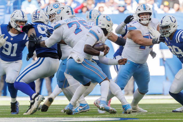 October 18, 2026, Indianapolis, Indiana, U.S: Tennessee Titans quarterback Cam Ward (1) looks for running room during the game between the Tennessee Titans and the Indianapolis Colts at Lucas Oil Stadium, Indianapolis, Indiana. Indianapolis U.S - ZUMAs304 20261018_zaf_s304_040 Copyright: xScottxStuartx