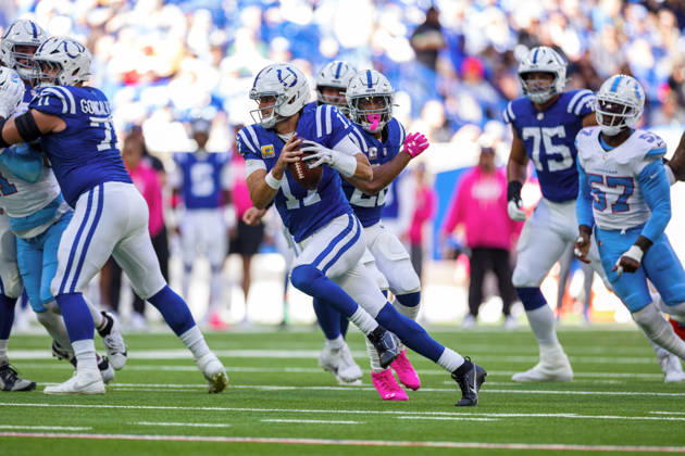 NFL, American Football Herren, USA 2026: Titans Vs Colts OCT 18 Oct 18, 2026; Indianapolis, IN, USA; Indianapolis Colts quarterback Daniel Jones (17) scrambles with the ball during NFL game action against the Tennessee Titans at Lucas Oil Stadium. Mandatory Credit: John Mersits-Cal Media (Credit Image: Â John Mersits Cal Sport Media) Indianapolis In USA EDITORIAL USE ONLY Copyright: xx ZUMA-20261018_zma_c04_280.jpg JohnxMersitsx csmphotothree535978