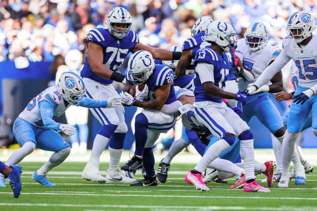 NFL, American Football Herren, USA 2026: Titans Vs Colts OCT 18 Oct 18, 2026; Indianapolis, IN, USA; Indianapolis Colts running back Seth McGowan (20) runs with the ball during NFL game action against the Tennessee Titans at Lucas Oil Stadium. Mandatory Credit: John Mersits-Cal Media (Credit Image: Â John Mersits Cal Sport Media) Indianapolis In USA EDITORIAL USE ONLY Copyright: xx ZUMA-20261018_zma_c04_270.jpg JohnxMersitsx csmphotothree535988