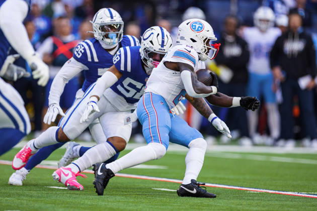 NFL, American Football Herren, USA 2026: Titans Vs Colts OCT 18 Oct 18, 2026; Indianapolis, IN, USA; Tennessee Titans running back Tyjae Spears (2) runs with he ball during NFL game action against the Indianapolis Colts at Lucas Oil Stadium. Mandatory Credit: John Mersits-Cal Media (Credit Image: Â John Mersits Cal Sport Media) Indianapolis In USA EDITORIAL USE ONLY Copyright: xx ZUMA-20261018_zma_c04_265.jpg JohnxMersitsx csmphotothree535993