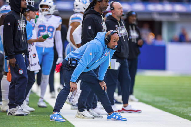 Oct 18, 2026; Indianapolis, IN, USA; Tennessee Titans head coach Robert Saleh on the sidelines during NFL, American Football Herren, USA game action against the Indianapolis Colts at Lucas Oil Stadium. Mandatory Credit: -Cal Media NFL 2026: Titans Vs Colts OCT 18  - ZUMAc04_ 20261018_zma_c04_332 Copyright: xJohnxMersitsx