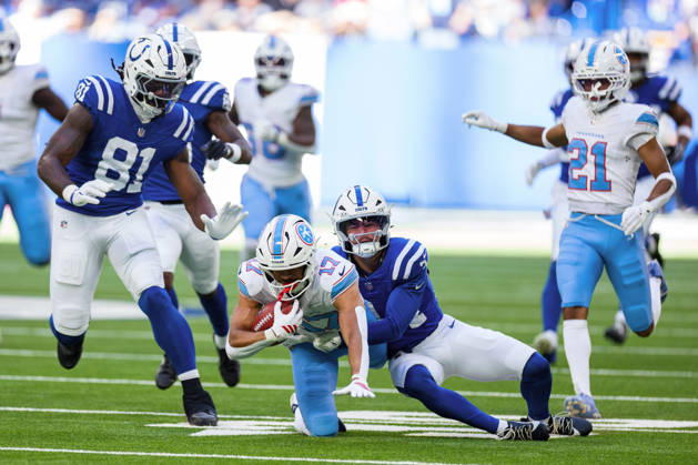 Oct 18, 2026; Indianapolis, IN, USA; Tennessee Titans wide receiver Chimere Dike (17) returns punt during NFL, American Football Herren, USA game action against the Indianapolis Colts at Lucas Oil Stadium. Mandatory Credit: -Cal Media NFL 2026: Titans Vs Colts OCT 18  - ZUMAc04_ 20261018_zma_c04_336 Copyright: xJohnxMersitsx