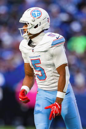 Oct 18, 2026; Indianapolis, IN, USA; Tennessee Titans wide receiver Elic Ayomanor (5) during NFL, American Football Herren, USA game action against the Indianapolis Colts at Lucas Oil Stadium. Mandatory Credit: -Cal Media Indianapolis USA - ZUMAc04_ 20261018_zma_c04_326 Copyright: xJohnxMersitsx