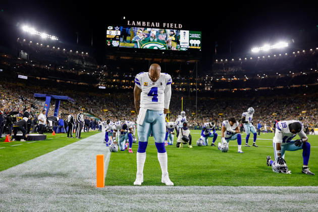 Oct 18, 2026; Green Bay, WI, USA; Dallas Cowboys quarterback Dak Prescott (4) praying before the NFL, American Football Herren, USA game against the Green Bay Packers at Lambeau Field. Mandatory Credit: -Cal Media. NFL 2026: Cowboys Vs Packers OCT 18  - ZUMAc04_ 20261018_zma_c04_411 Copyright: xDarrenxLeex