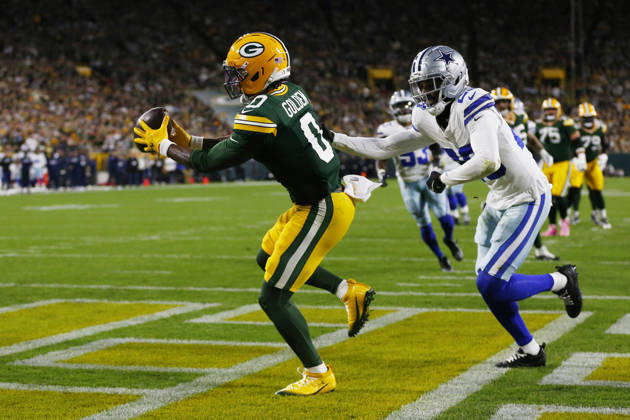 GREEN BAY, WI - OCTOBER 18: Green Bay Packers wide receiver Matthew Golden (0) catches a touchdown pass during a game between the Green Bay Packers and the Dallas Cowboys on October 18, 2026 at Lambeau Field in Green Bay, WI. (Photo by Larry Radloff Icon Sportswire) NFL, American Football Herren, USA OCT 18 Cowboys at Packers EDITORIAL USE ONLY Icon2610180460