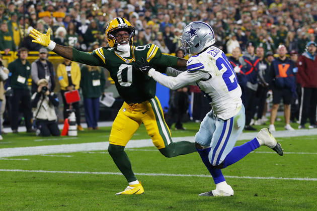 GREEN BAY, WI - OCTOBER 18: Dallas Cowboys cornerback Daron Bland (26) grabs Green Bay Packers wide receiver Matthew Golden (0) jersey during a game between the Green Bay Packers and the Dallas Cowboys on October 18, 2026 at Lambeau Field in Green Bay, WI. (Photo by Larry Radloff Icon Sportswire) NFL, American Football Herren, USA OCT 18 Cowboys at Packers EDITORIAL USE ONLY Icon2610180628