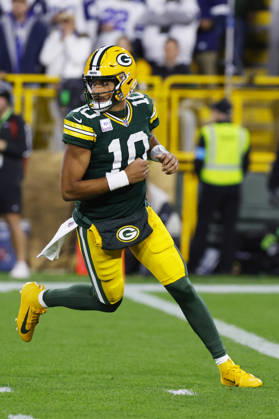 GREEN BAY, WI - OCTOBER 18: Green Bay Packers quarterback Jordan Love (10) rolls out during a game between the Green Bay Packers and the Dallas Cowboys on October 18, 2026 at Lambeau Field in Green Bay, WI. (Photo by Larry Radloff Icon Sportswire) NFL, American Football Herren, USA OCT 18 Cowboys at Packers EDITORIAL USE ONLY Icon2610181145