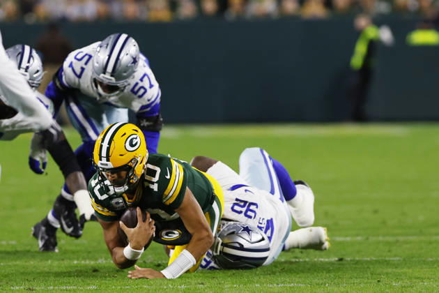 GREEN BAY, WI - OCTOBER 18: Dallas Cowboys defensive tackle Quinnen Williams (92) sacks Green Bay Packers quarterback Jordan Love (10) during a game between the Green Bay Packers and the Dallas Cowboys on October 18, 2026 at Lambeau Field in Green Bay, WI. (Photo by Larry Radloff Icon Sportswire) NFL, American Football Herren, USA OCT 18 Cowboys at Packers EDITORIAL USE ONLY Icon2610181737