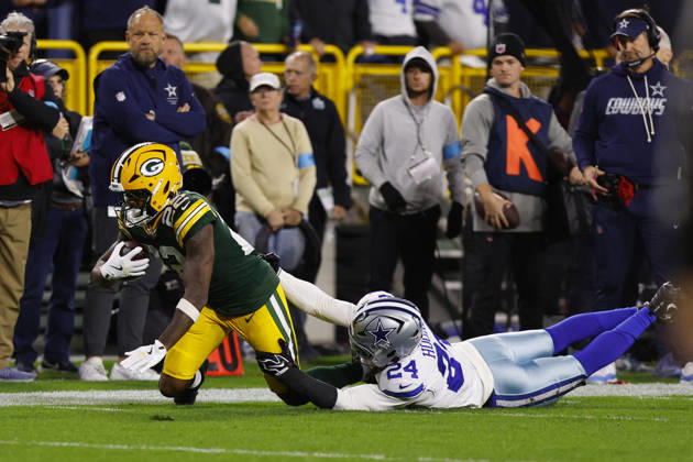 GREEN BAY, WI - OCTOBER 18: Green Bay Packers running back Pierre Strong (22) stretches for a first down during a game between the Green Bay Packers and the Dallas Cowboys on October 18, 2026 at Lambeau Field in Green Bay, WI. (Photo by Larry Radloff Icon Sportswire) NFL, American Football Herren, USA OCT 18 Cowboys at Packers EDITORIAL USE ONLY Icon2610181778