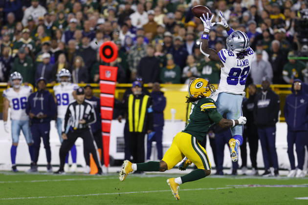 GREEN BAY, WI - OCTOBER 18: Dallas Cowboys wide receiver Ceedee Lamb (88) catches a ball with Green Bay Packers safety Javon Bullard (7) hanging on him during a game between the Green Bay Packers and the Dallas Cowboys on October 18, 2026 at Lambeau Field in Green Bay, WI. (Photo by Larry Radloff Icon Sportswire) NFL, American Football Herren, USA OCT 18 Cowboys at Packers EDITORIAL USE ONLY Icon2610182201