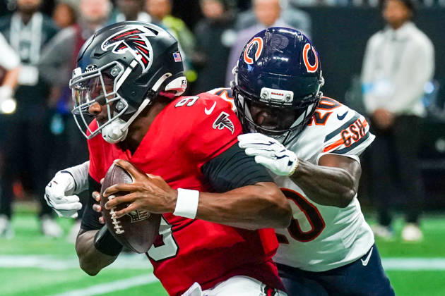 October 18, 2026, Atlanta, Georgia, USA: Atlanta Falcons quarterback Michael Penix Jr (9) gets sacked by Chicago Bears defensive back Clark Philips III (20) during the game at Mercedes-Benz Stadium. NFL, American Football Herren, USA Chicago Beras At Atlanta Falcons  - ZUMAw109 20261018_fap_w109_012 Copyright: xDebbyxWongx