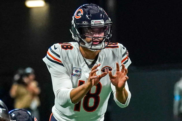 October 18, 2026, Atlanta, Georgia, USA: Chicago Bears quarterback Caleb Williams (18) calls a play during the game against the Atlanta Falcons at Mercedes-Benz Stadium. NFL, American Football Herren, USA Chicago Beras At Atlanta Falcons  - ZUMAw109 20261018_fap_w109_014 Copyright: xDebbyxWongx