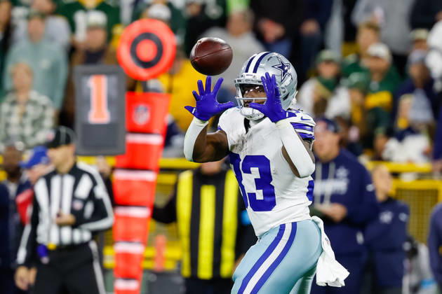 NFL, American Football Herren, USA 2026: Cowboys Vs Packers OCT 18 Oct 18, 2026; Green Bay, WI, USA; Dallas Cowboys running back Javonte Williams (33) makes a catch during the NFL game against the Green Bay Packers at Lambeau Field. Mandatory Credit: Darren Lee-Cal Media. (Credit Image: Â Darren Lee Cal Sport Media) Green Bay Wi USA EDITORIAL USE ONLY Copyright: xx ZUMA-20261018_zma_c04_452.jpg DarrenxLeex csmphotothree536213