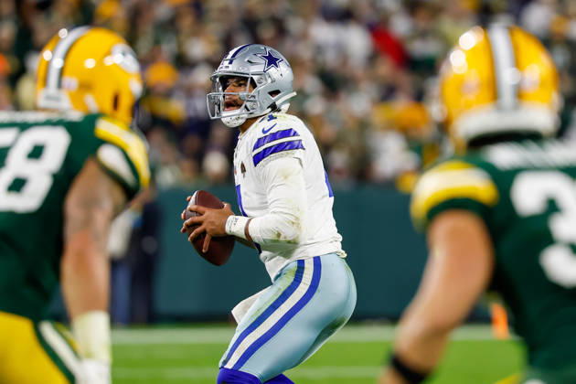 NFL, American Football Herren, USA 2026: Cowboys Vs Packers OCT 18 Oct 18, 2026; Green Bay, WI, USA; Dallas Cowboys quarterback Dak Prescott (4) drops back to pass during the NFL game against the Green Bay Packers at Lambeau Field. Mandatory Credit: Darren Lee-Cal Media. (Credit Image: Â Darren Lee Cal Sport Media) Green Bay Wi USA EDITORIAL USE ONLY Copyright: xx ZUMA-20261018_zma_c04_475.jpg DarrenxLeex csmphotothree536190