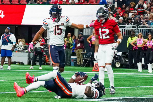 October 18, 2026, Atlanta, Georgia, USA: Chicago Bears running back D Andre Swift (4) lies on the ground after a touchdown during the game against the Atlanta Falcons at Mercedes-Benz Stadium. NFL, American Football Herren, USA Chicago Beras At Atlanta Falcons  - ZUMAw109 20261018_fap_w109_016 Copyright: xDebbyxWongx