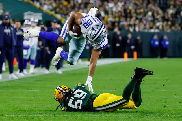 Oct 18, 2026; Green Bay, WI, USA; Dallas Cowboys tight end Brevyn Spann-Ford (89) is tackled by Green Bay Packers linebacker Ty ron Hopper (59) during the NFL, American Football Herren, USA game at Lambeau Field. Mandatory Credit: -Cal Media. NFL 2026: Cowboys Vs Packers OCT 18  - ZUMAc04_ 20261018_zma_c04_461 Copyright: xDarrenxLeex
