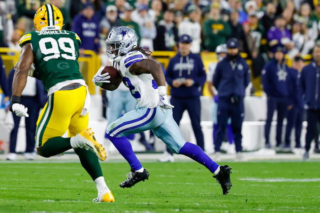 Oct 18, 2026; Green Bay, WI, USA; Dallas Cowboys running back Tyler Goodson (32) running the ball during the NFL, American Football Herren, USA game against the Green Bay Packers at Lambeau Field. Mandatory Credit: -Cal Media. NFL 2026: Cowboys Vs Packers OCT 18  - ZUMAc04_ 20261018_zma_c04_474 Copyright: xDarrenxLeex