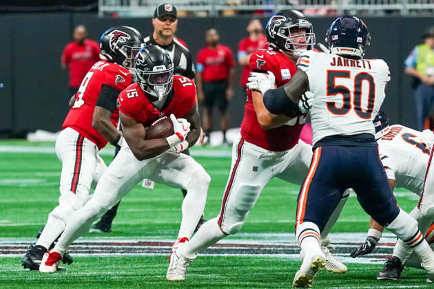 October 18, 2026, Atlanta, Georgia, USA: Atlanta Falcons running back Brian Robinson Jr (15) runs with the ball during the game against the Chicago Bears at Mercedes-Benz Stadium. NFL, American Football Herren, USA Chicago Beras At Atlanta Falcons  - ZUMAw109 20261018_fap_w109_021 Copyright: xDebbyxWongx