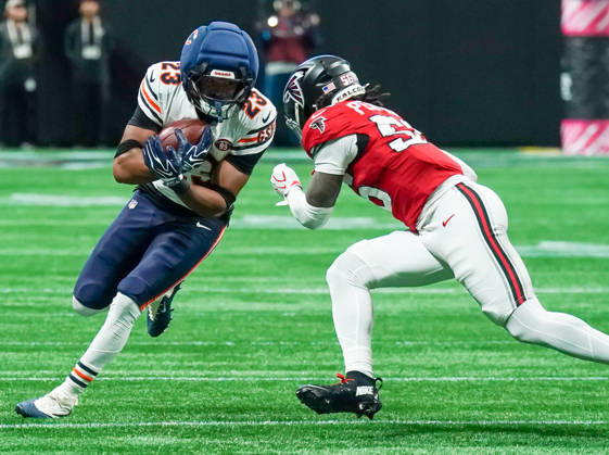 October 18, 2026, Atlanta, Georgia, USA: Chicago Bears running back Roschon Johnson (23) runs with the ball during the game as Atlanta Falcons linebacker Harold Perkins Jr tackles at Mercedes-Benz Stadium. NFL, American Football Herren, USA Chicago Beras At Atlanta Falcons  - ZUMAw109 20261018_fap_w109_022 Copyright: xDebbyxWongx