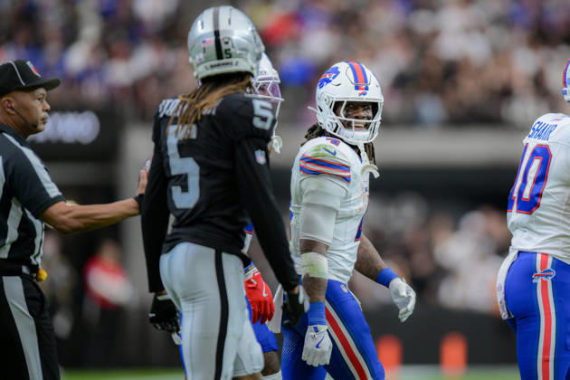 October 18, 2026, Las Vegas, Nevada, USA: Las Vegas Raiders and Buffalo Bills Collide in a physical battle at the line during week 6 NFL, American Football Herren, USA game at the Allegiant stadium in Las Vegas. The Buffalo Bills Defeated The Las Vegas Raiders 33-30  - ZUMAo117 20261018_zsp_o117_033 Copyright: xMikaelxOnax