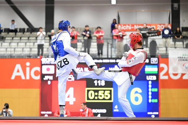 (L-R) VALIJONOV Fayyozbek (UZB), Mitsuya Tanaka (JPN), OCTOBER 19, 2026 - Para Taekwondo : Mens K44 -58kg Semi-Final during the Asian Para Games Aichi-Nagoya 2026 at Nagoya City Mizuho Park Gymnasium in Aichi, Japan. Noxthirdxpartyxsales  aflo_357271182 KikuchixKyox