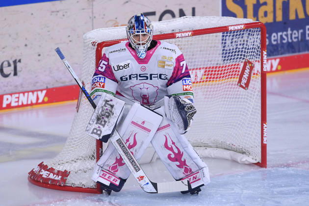 Eishockey Penny DEL 10. Spieltag Krefeld Pinguine - Eisbären Berlin am 18.10.2026 in der Yayla Arena in Krefeld Jonas Neffin ( Berlin ) Gemäß den Vorgaben der DEL Deutsche Eishockey Liga ist die Publikation und Weiterverwertung der Aufnahmen in elektronischen Medien und Endgeräten aller Art während des laufenden Spiels nicht zulässig.