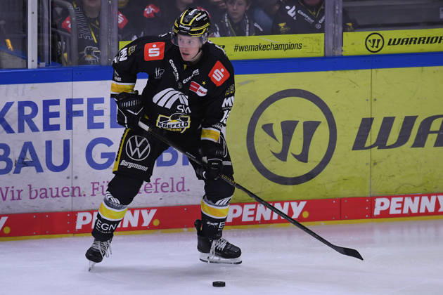 Eishockey Penny DEL 10. Spieltag Krefeld Pinguine - Eisbären Berlin am 18.10.2026 in der Yayla Arena in Krefeld Erik Buschmann ( Krefeld ) Gemäß den Vorgaben der DEL Deutsche Eishockey Liga ist die Publikation und Weiterverwertung der Aufnahmen in elektronischen Medien und Endgeräten aller Art während des laufenden Spiels nicht zulässig.